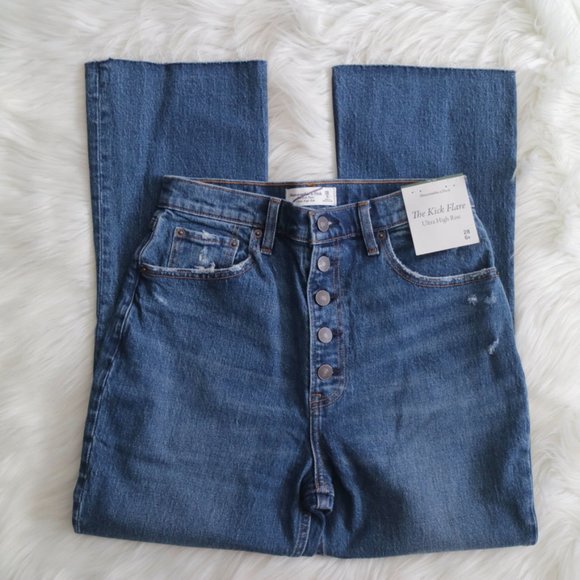 NEW Abercombie & Fitch Ultra High Rise Kick Flare crop Jeans Sized 28 / 6R - Picture 9 of 11
